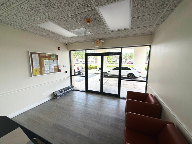 More Photos Of 10061 Amberwood Rd, Fort Myers Flex For Lease