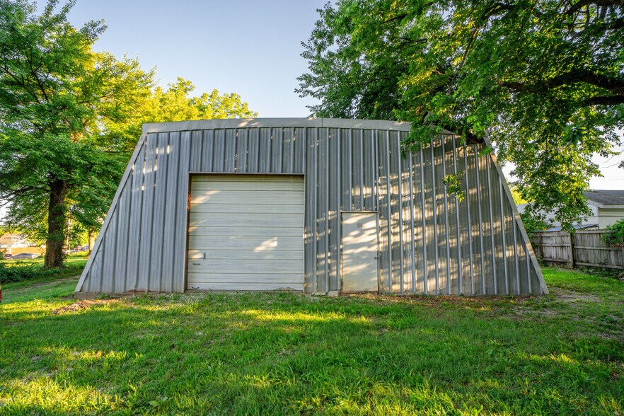 More Photos Of 419 W Kearney St, Springfield Freestanding For Sale