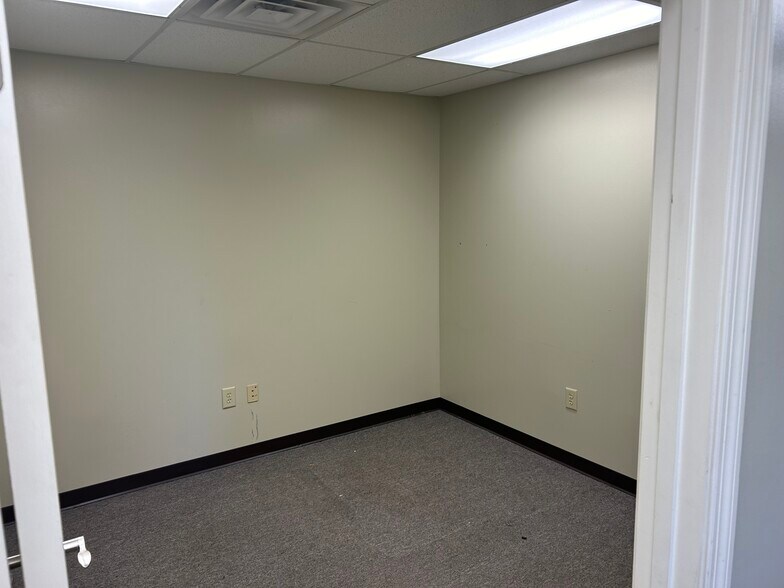 4810 Commercial Dr, Huntsville, AL 35816 Light Distribution For Sale