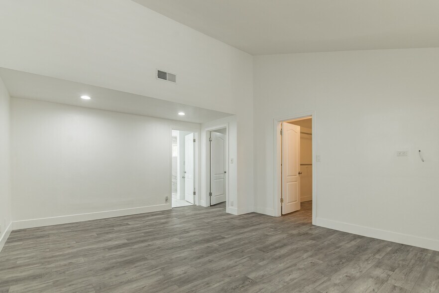 More Photos Of 7501 Linley Ln, Canoga Park Specialty For Sale