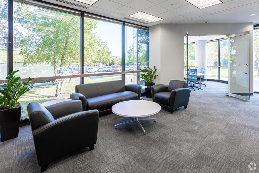 More Photos Of 8201 Corporate Dr, Landover Office For Lease