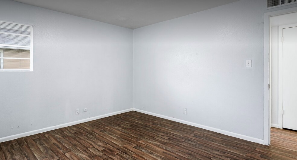 More Photos Of 990 W Florida St, Beaumont Apartments For Sale