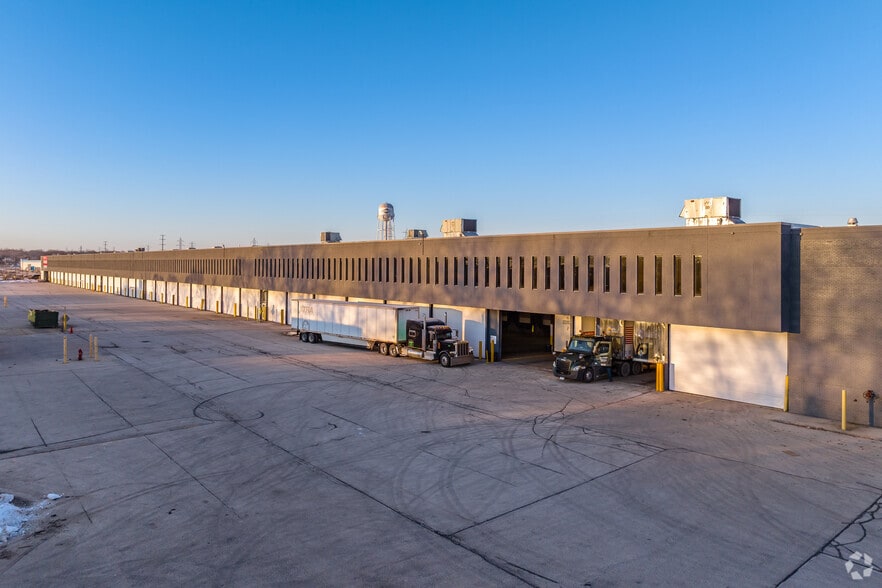 More Photos Of 11800 W Burleigh St, Wauwatosa Distribution For Lease
