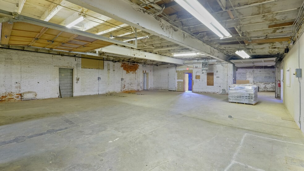 More Photos Of 47 Maple Ave, Flemington Light Manufacturing For Lease