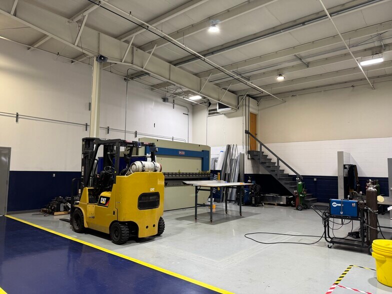 More Photos Of 4001 Methanol Ln, Indianapolis Warehouse For Lease