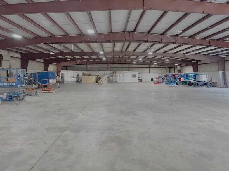 More Photos Of 205 Industrial Dr, Copperhill Manufacturing For Lease
