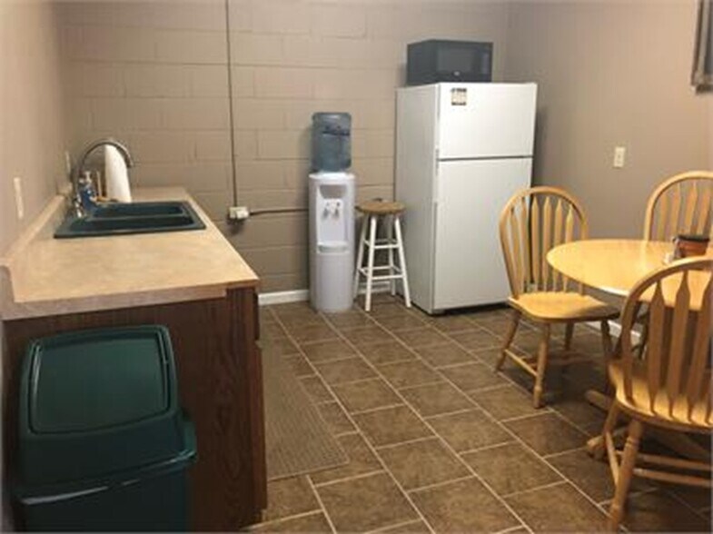 More Photos Of 1112 Nolan Trce, Leesville Office For Lease