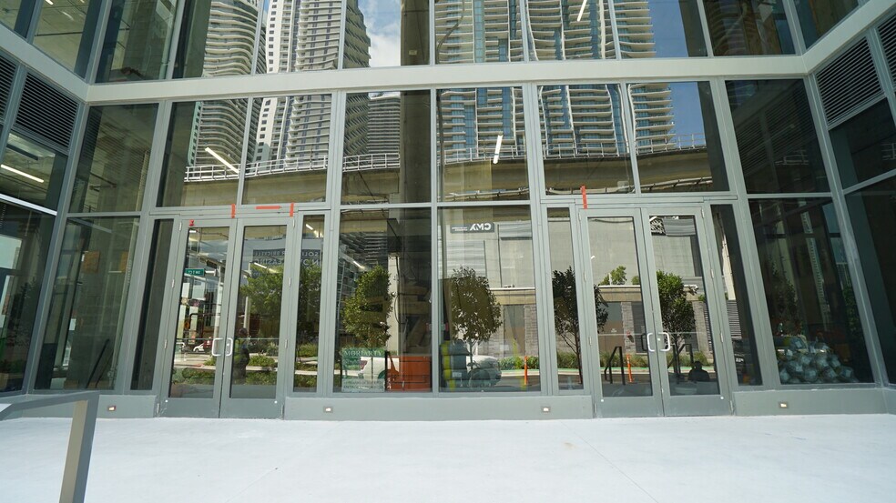 More Photos Of 115 SW 8th St, Miami Restaurant For Sale