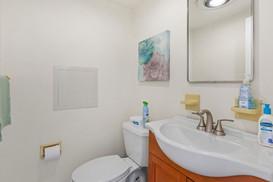 More Photos Of 4235 Chain Bridge Rd, Fairfax Office For Sale