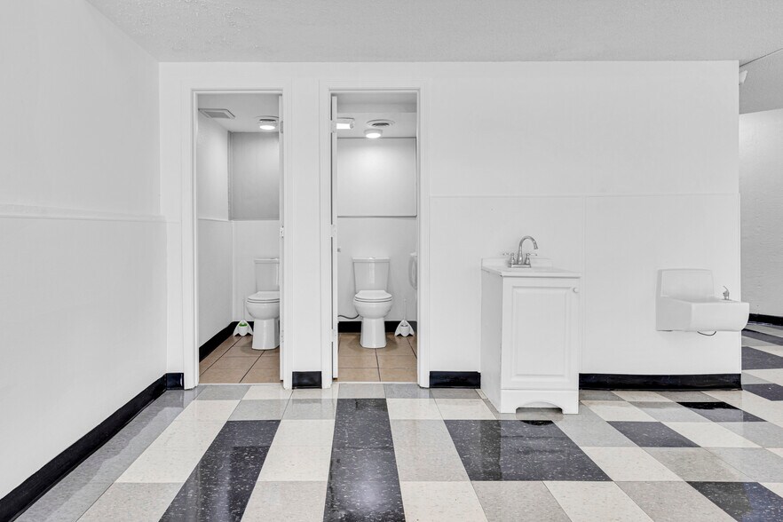 More Photos Of 205 Southbrook Pky, Kearney Daycare Center For Sale