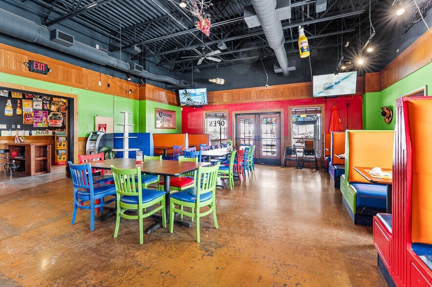 More Photos Of 850 Kepler Dr, Green Bay Restaurant For Sale