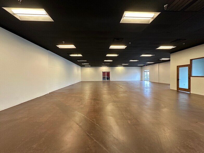 More Photos Of 6500 N Lamar Blvd, Austin General Retail For Lease