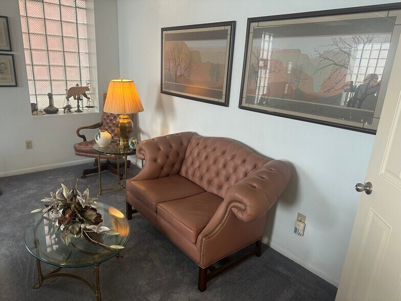 More Photos Of 902 22nd St, Aliquippa Office For Sale