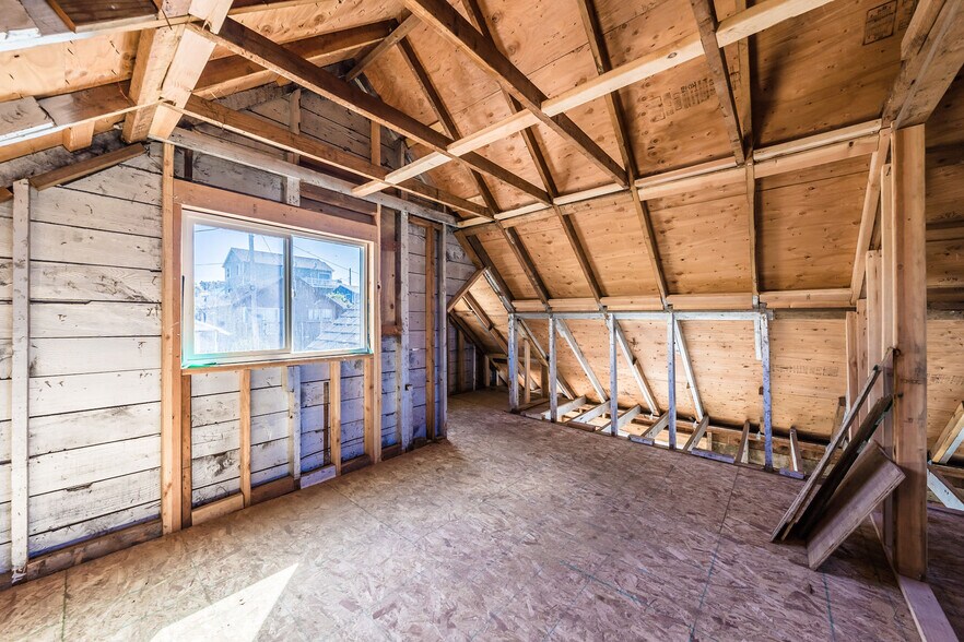 More Photos Of 1333 NE Keel Ave, Lincoln City Specialty For Sale