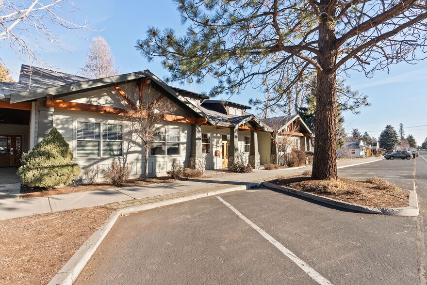 Primary Photo Of 392 W Main Ave, Sisters Medical For Sale