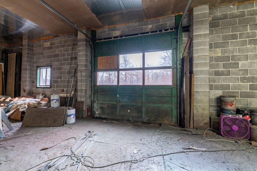 More Photos Of 40 Jennmar Dr, Reedsville Distribution For Sale