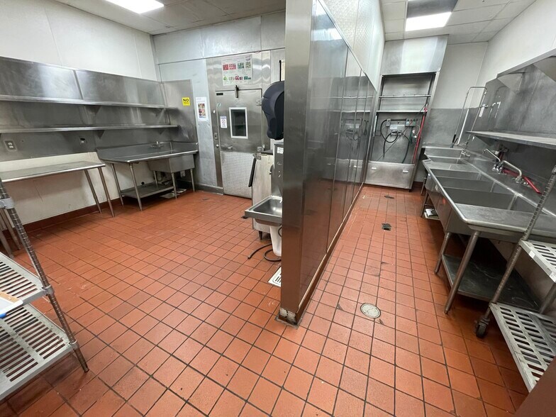 More Photos Of 9530-9600 Hageman Rd, Bakersfield Unknown For Lease