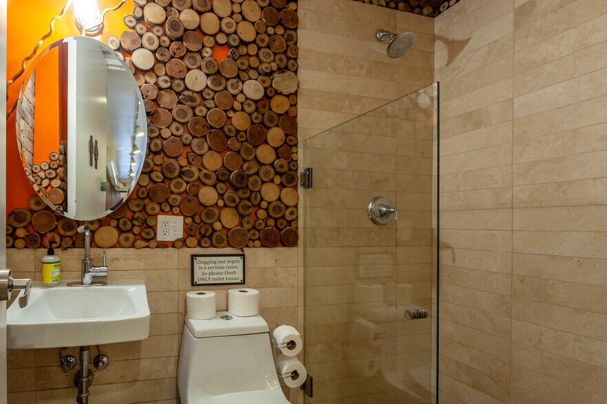 More Photos Of 2425 W 14th St, Chicago Loft Creative Space For Lease