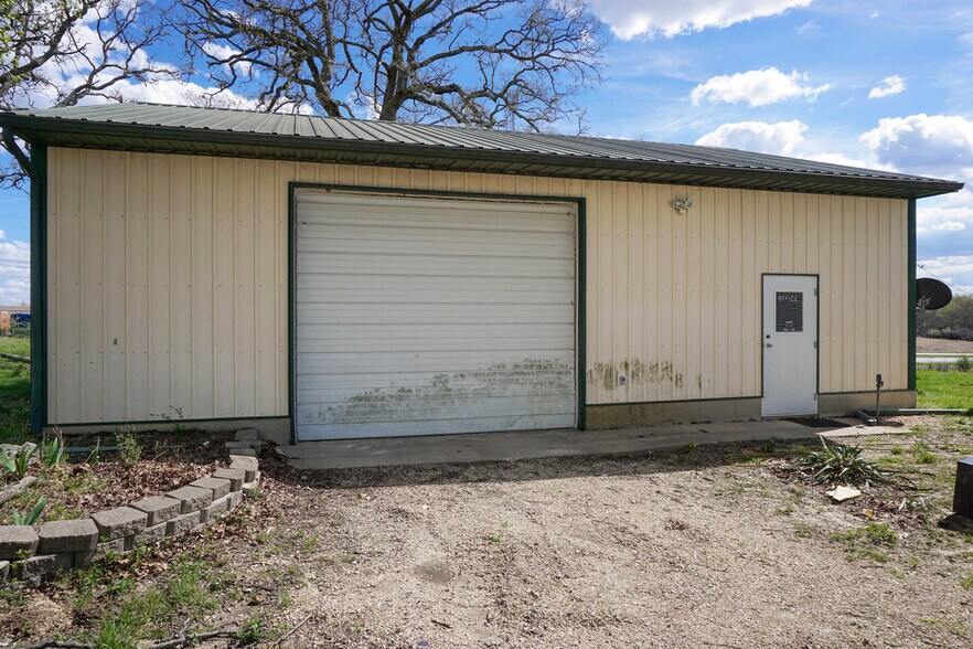 More Photos Of 18626 County Road 1000, Saint James Flex For Sale