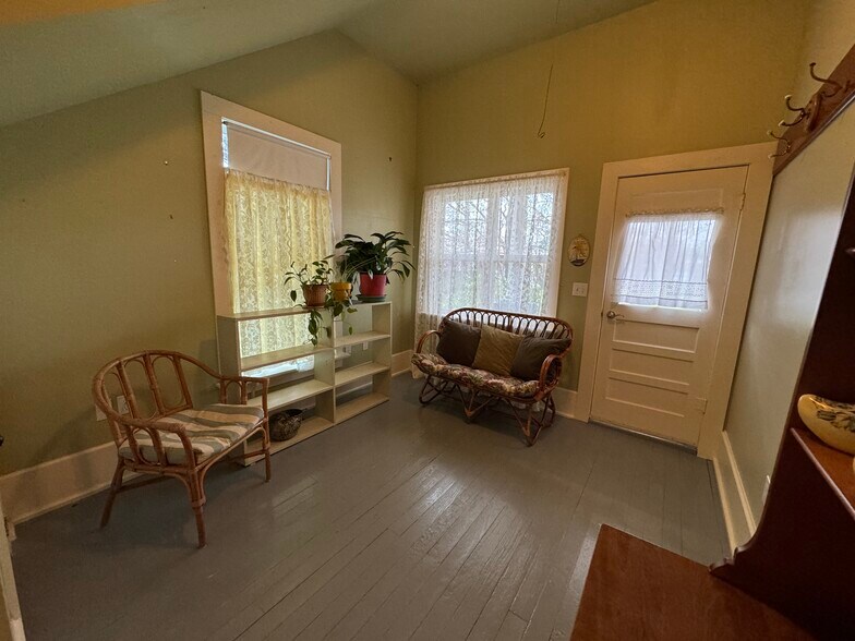 More Photos Of 224 W Chickasaw St, Tahlequah Hospitality For Sale