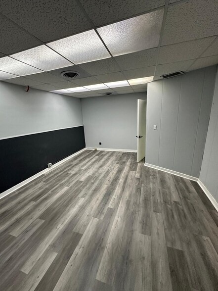 More Photos Of 3344 Ridge Rd, Lansing Apartments For Lease