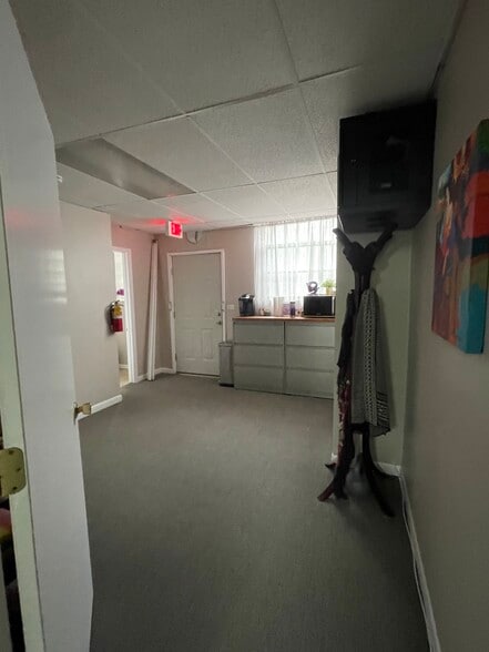 More Photos Of 3407-3421 Church St, Skokie Unknown For Lease