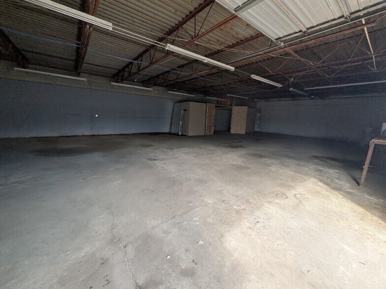 More Photos Of 1103 12th Pl, Plano Warehouse For Lease