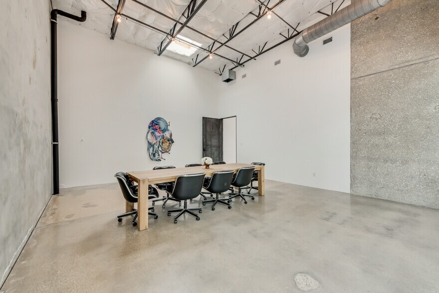 More Photos Of 1380 River Bend Dr, Dallas Loft Creative Space For Lease