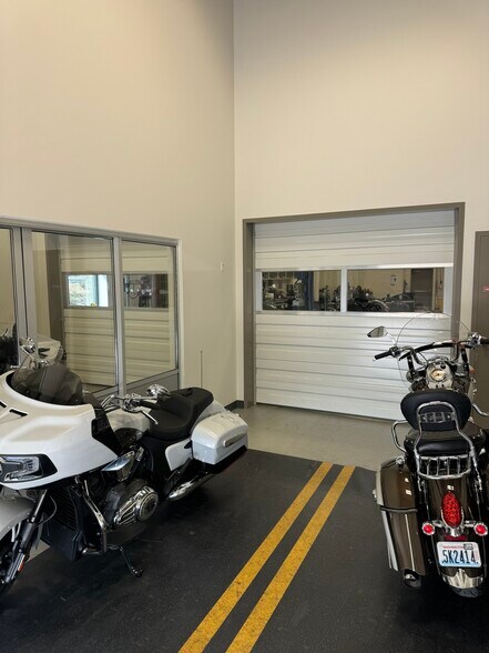 More Photos Of 1743 W Valley Hwy S, Auburn Auto Dealership For Sale