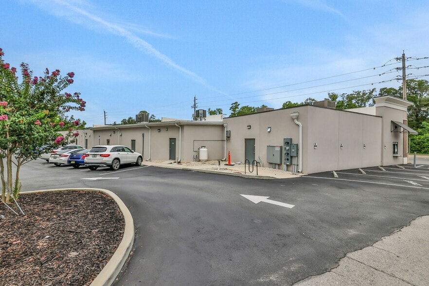 More Photos Of 3853-3921 Hendricks Ave, Jacksonville Storefront For Lease