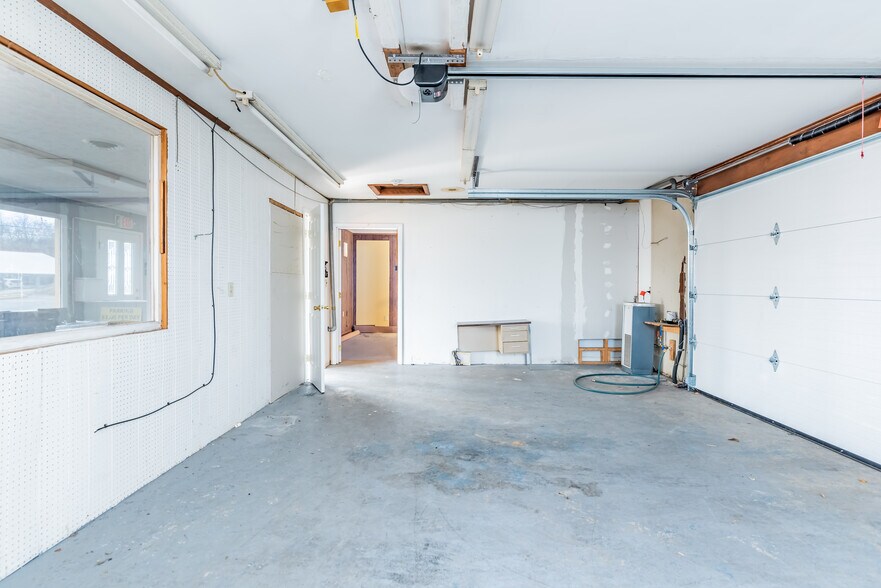 More Photos Of 865 Lincoln Way W, Chambersburg Auto Repair For Sale