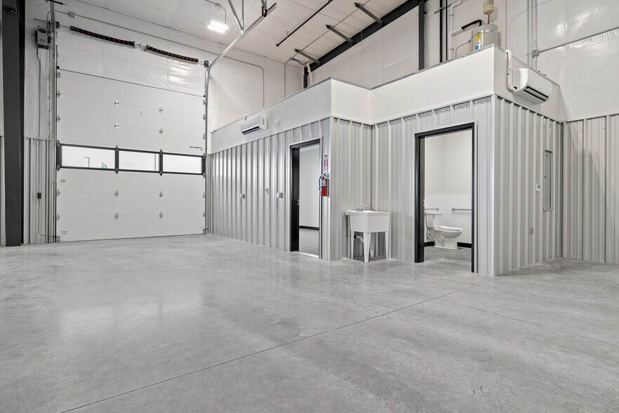 More Photos Of 3121 Leslie Rd, Richland Flex For Lease