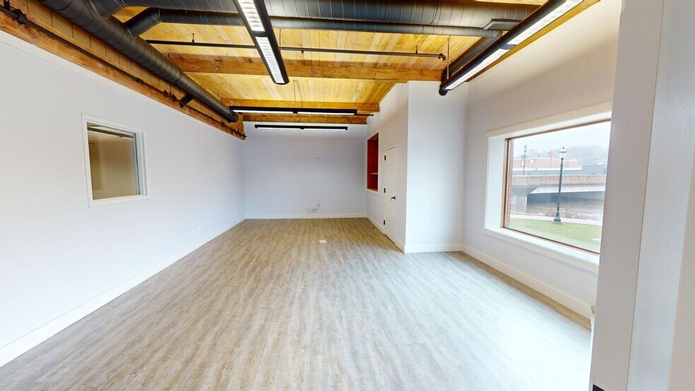 More Photos Of 101 S 1st St, West Dundee Loft Creative Space For Lease