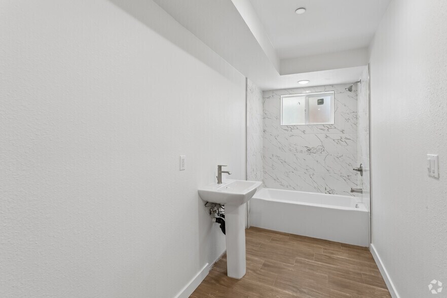 More Photos Of 833 W 84th St, Los Angeles Apartments For Sale