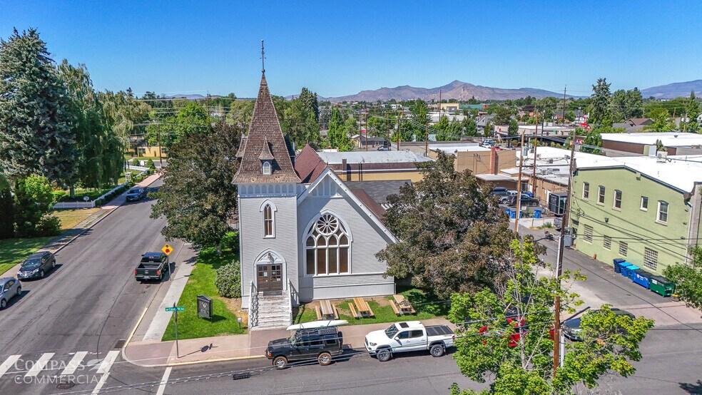 More Photos Of 641 SW Cascade Ave, Redmond Restaurant For Sale