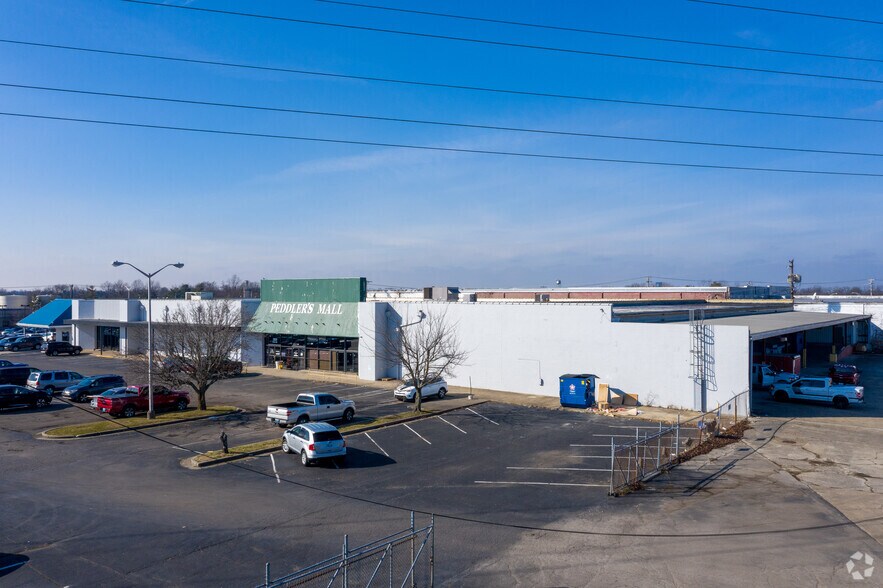 More Photos Of 1209 E New Circle Rd, Lexington Showroom For Lease