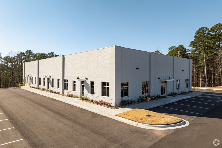 More Photos Of 11 Remington Dr, Little Rock Showroom For Lease