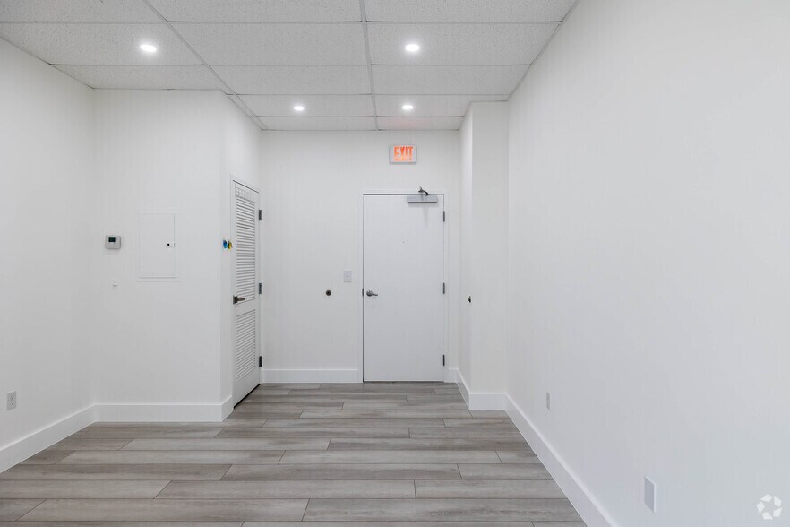 More Photos Of 15801 Biscayne Blvd, North Miami Beach Unknown For Lease