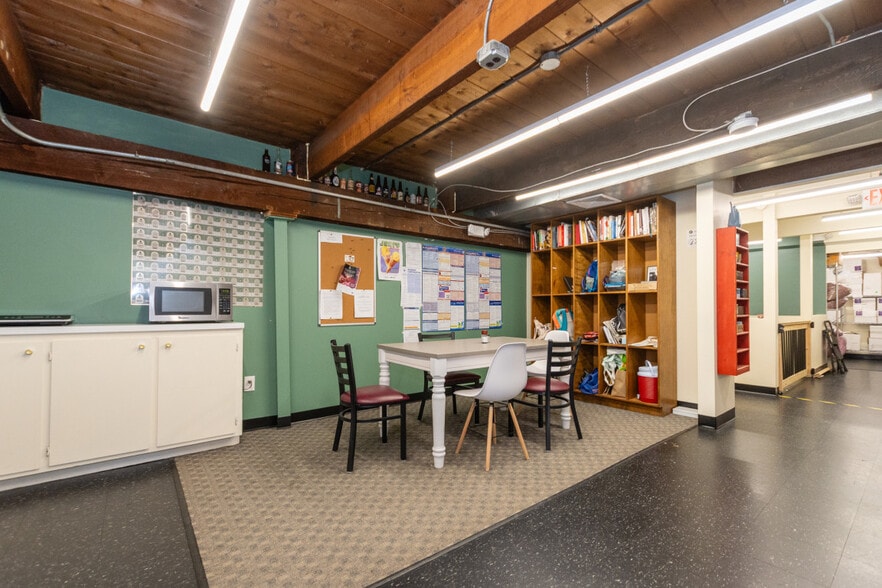 More Photos Of 10-12 Park St, Winchester Flex For Lease