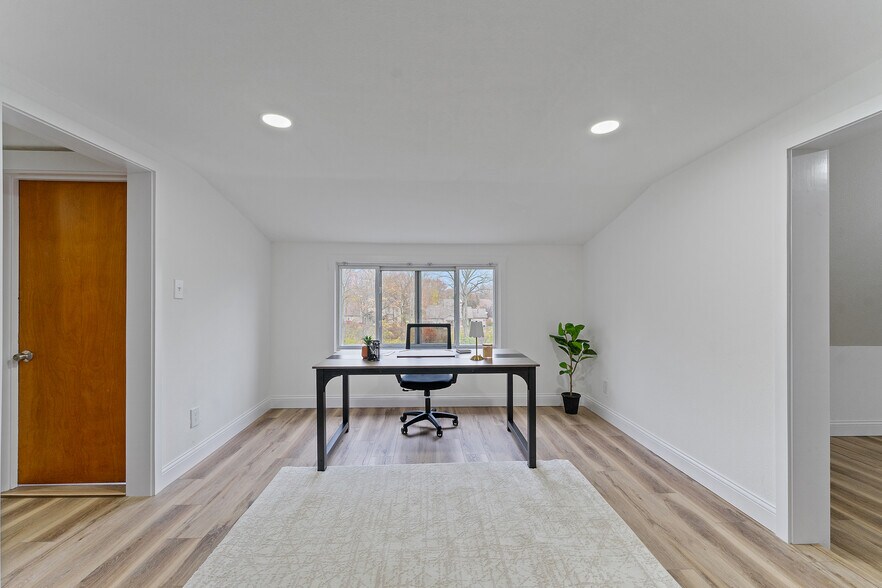 More Photos Of 784 McClurg Rd, Youngstown Office For Sale