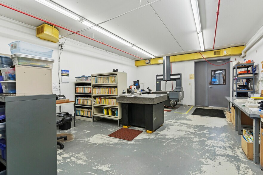 More Photos Of 405 Commerce Ct, Vadnais Heights Manufacturing For Sale
