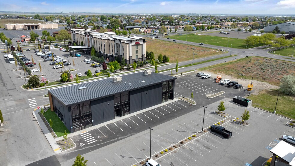 More Photos Of 6902 Rodeo Dr, Pasco Flex For Sale