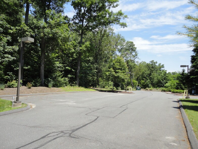 More Photos Of 200 Mountain Rd, Farmington Office For Lease