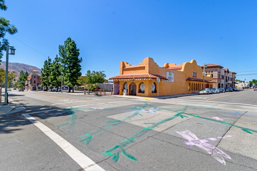 More Photos Of 89 N San Gorgonio Ave, Banning Storefront For Sale