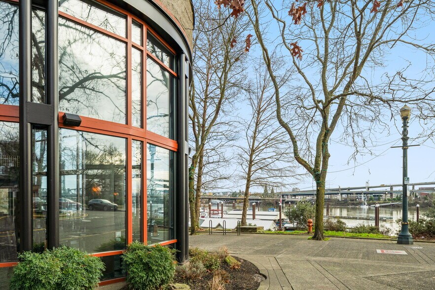 More Photos Of 309 S Montgomery St, Portland Restaurant For Sale