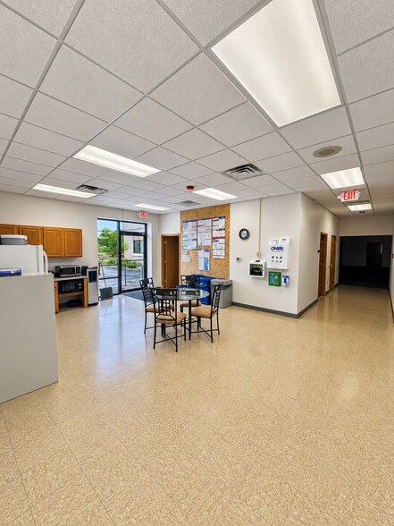 More Photos Of 302-304 Ohio St, Oshkosh Office For Sale