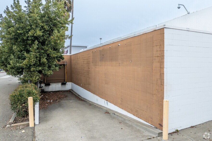 More Photos Of 24582 Hesperian Blvd, Hayward Freestanding For Lease