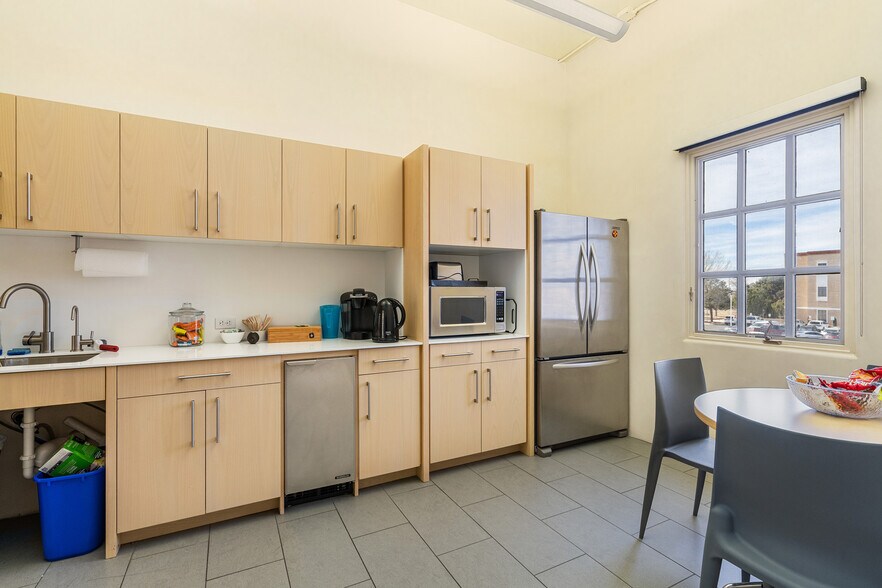 More Photos Of 1048 Paseo De Peralta, Santa Fe Office For Sale