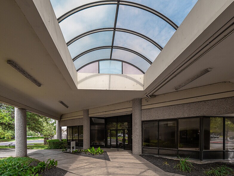 More Photos Of 12303 Technology Blvd, Austin Unknown For Lease