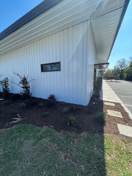 More Photos Of 1217 Remount Rd, North Charleston Warehouse For Lease